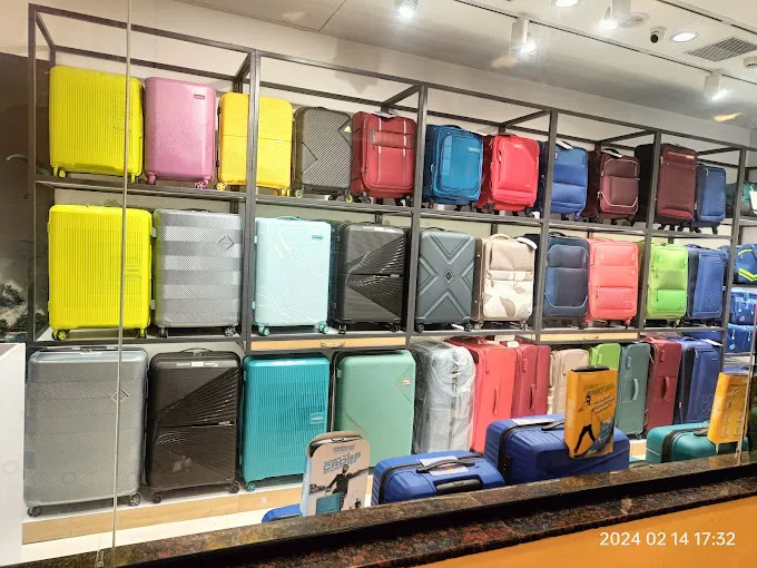 The American tourister Vivira mall